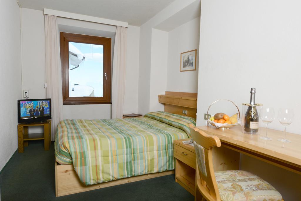 Savoia Hotel Passo del Tonale Szoba fotó