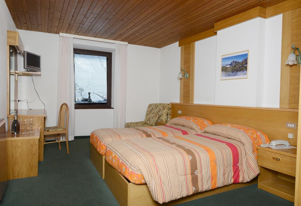 Savoia Hotel Passo del Tonale Szoba fotó